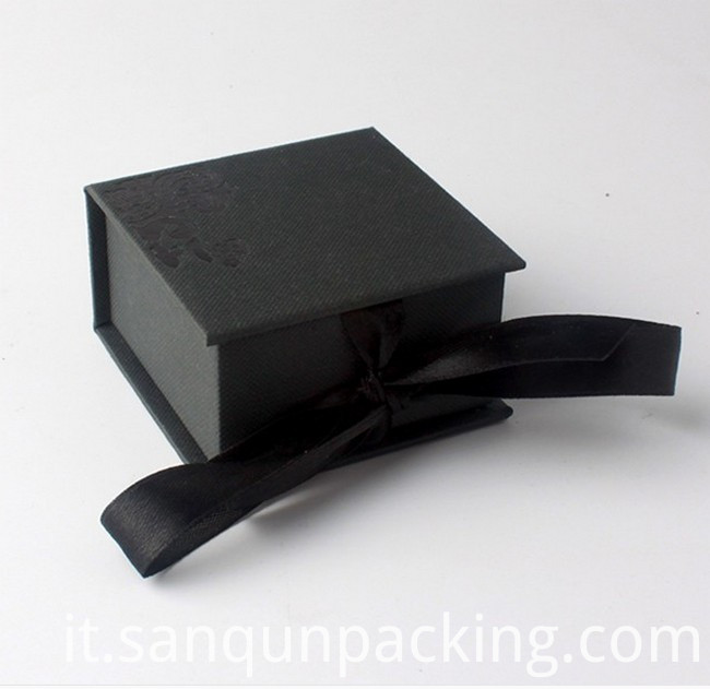 Scatola con nastro Box With Ribbon